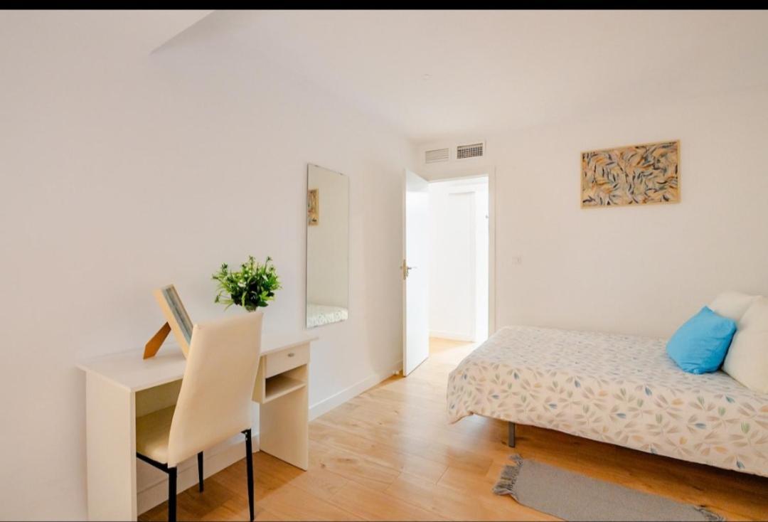 Piso Con Garaje Gratis En El Centro De Granada. Appartement Grenade