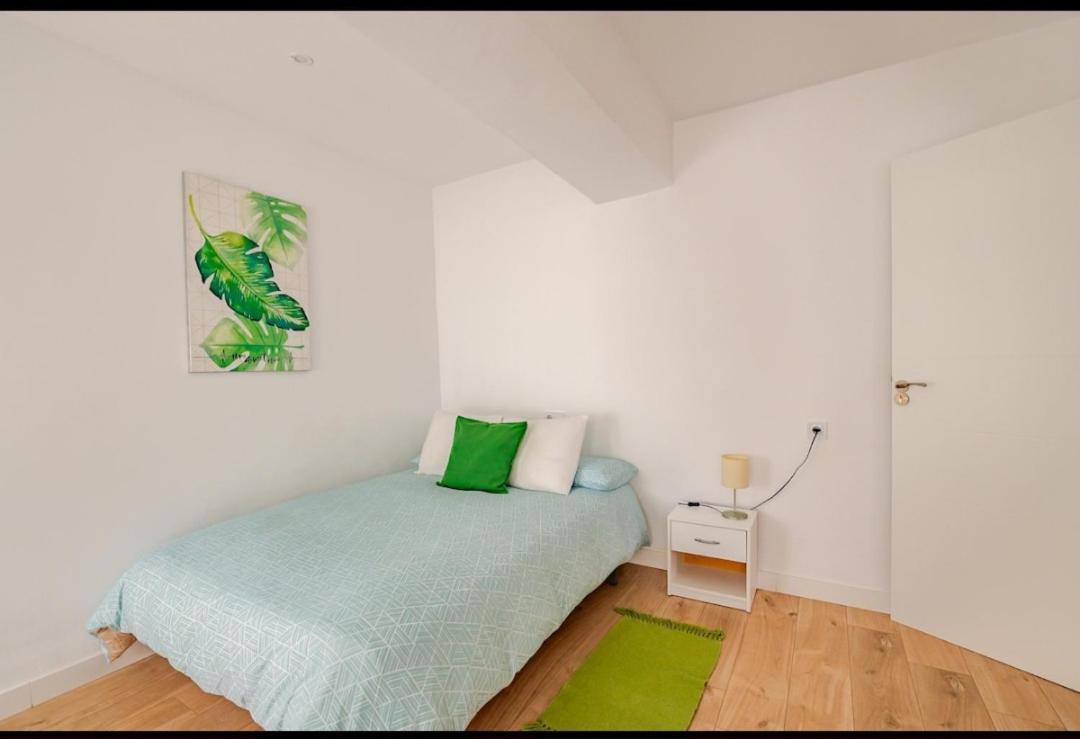 Piso Con Garaje Gratis En El Centro De Granada. Appartement